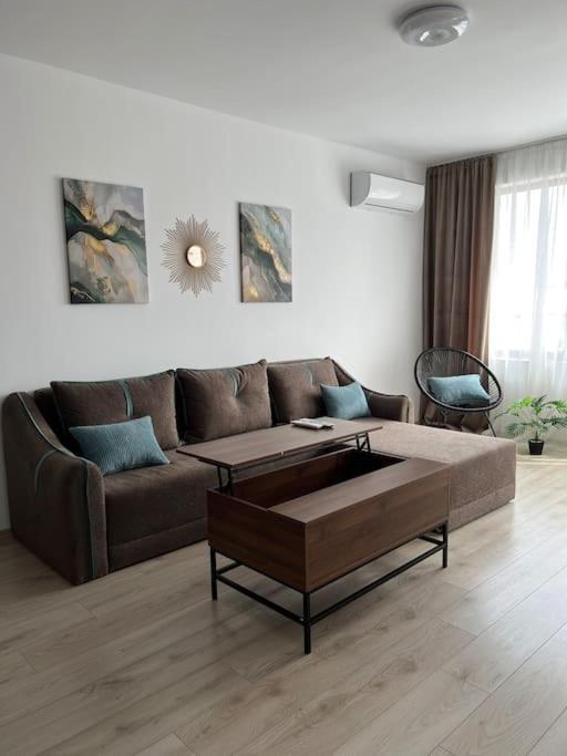 New And Stylish Tuthon * Pomorie